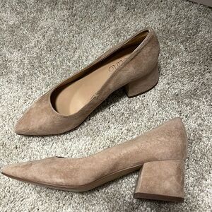 Franco Sarto tan suede pointy toe size 5